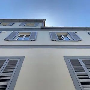Apartment Charming 1br Just Off Main Street Prime Location, Gibraltar